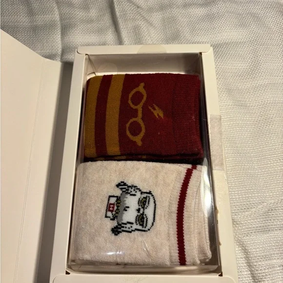 2/$30 Harry Potter box set 2 pairs of socks. Sz 4-10 cream  & pair burgundy - Picture 5 of 5